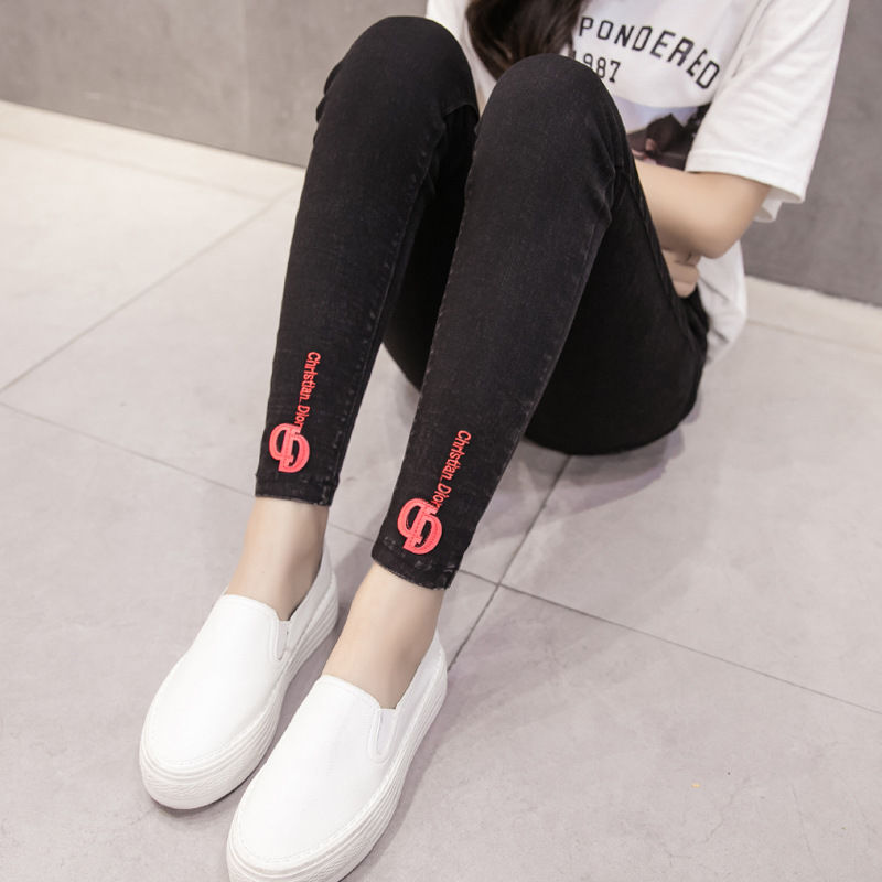 现在女人越来越会穿，棉麻衣+平底鞋，美出新高度，这才叫洋气