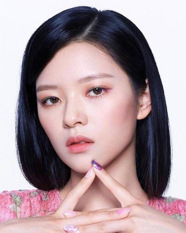  TWICE■TWICE组合画报，“九人九色”韩国彩妆魅力，显青春年华少女气息