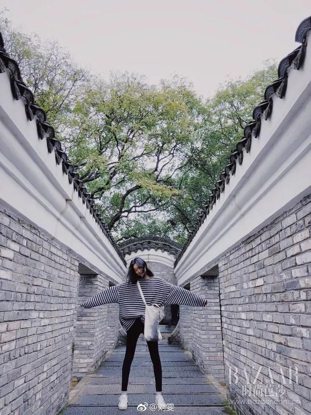 不骗你,刘雯衣橱里可能有180条牛仔裤!