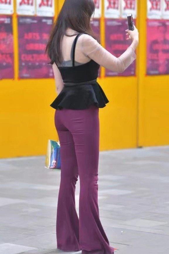 潮气十足的辣妈, 身材仍就那么好, 真是让人羡慕