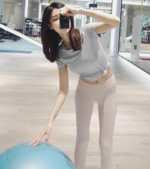 紧身打底裤：精美别致的打扮，让你出街魅力吸睛！