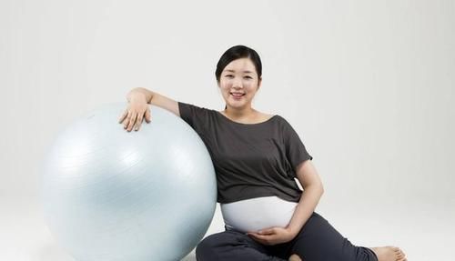  『宝宝』“淡定孕妈”走红，宫开二指还在热舞，网友：不怕伤到宝宝？