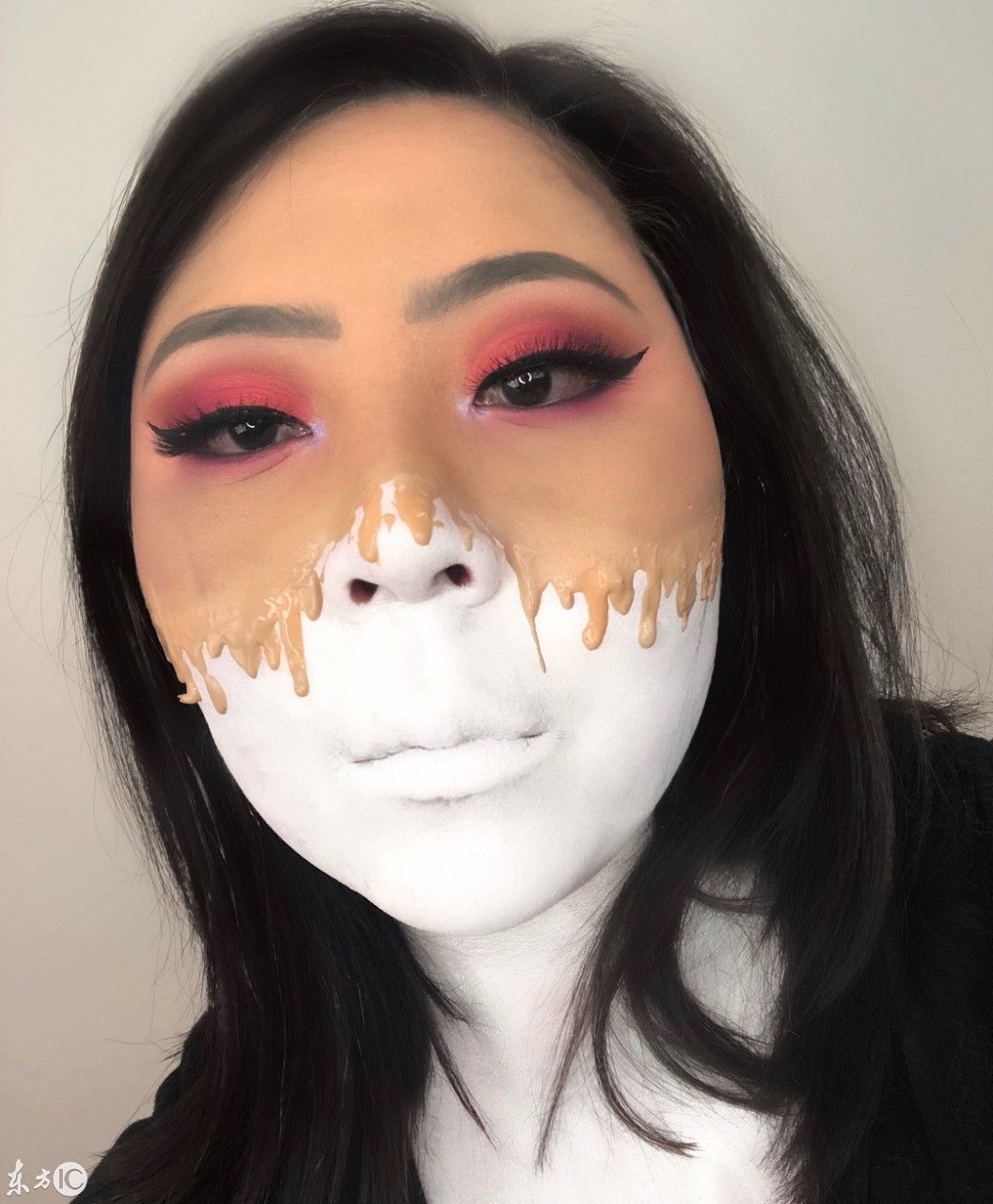 满脸胎记的美国妹纸化妆技术一流，却选择素颜出门，厉害了!