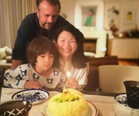  『值高』遭吐槽＂中国最丑＂超模，远嫁法国豪门，7岁混血儿子颜值高