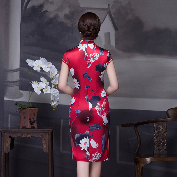 32岁老婆真敢穿!国粹旗袍+高跟鞋，性感时髦，国色天香女人味