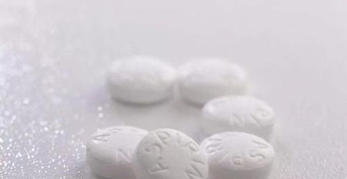  『水里』2种药品可当肥料，扔水里当营养液，富贵竹喝完能“开花”