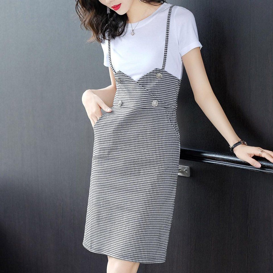 40岁女人别乱穿衣,看下面女人穿“T恤裙”,也是别有一番滋味