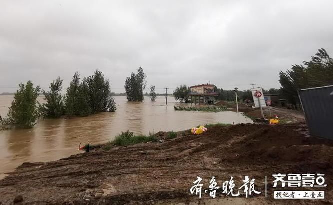 潍坊北部:滚滚洪峰抵达弥河下游寿光营里镇，防汛人员紧盯水情
