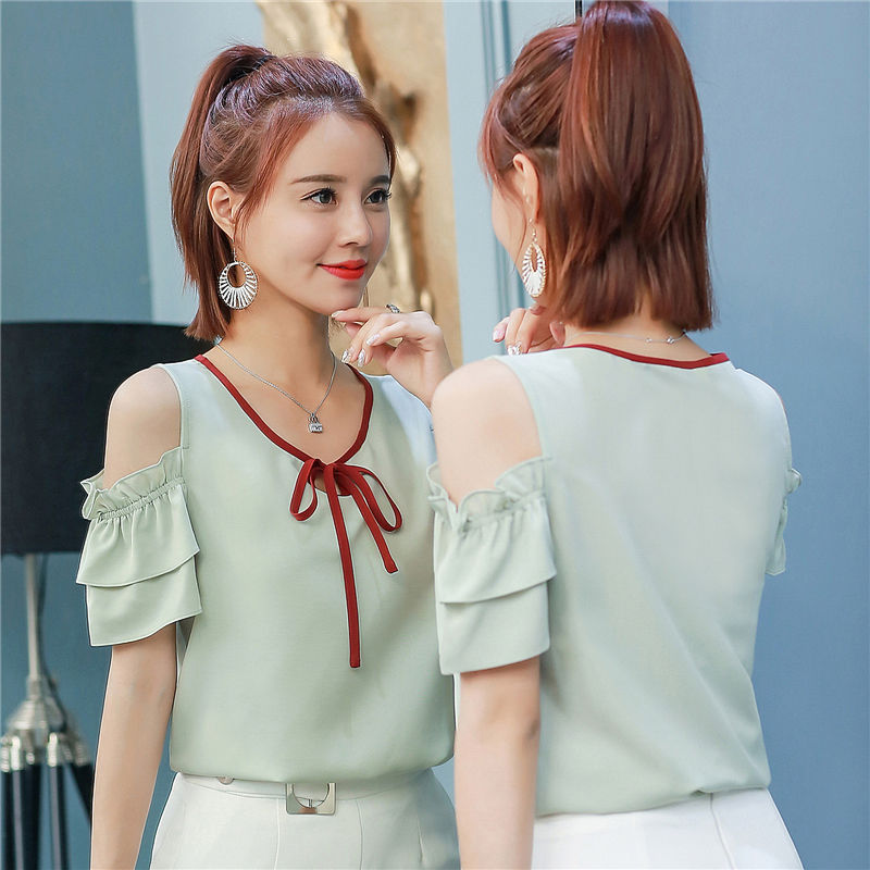 丰满的女生最性感!紧身t恤 紧身热裤,翘臀细腰若隐若现美呆了