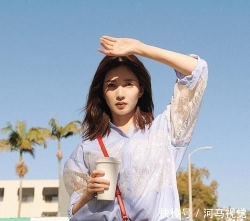 半身裙@还有人在秋天穿连衣裙?换这三套应季的搭配看看,通勤约会都能穿