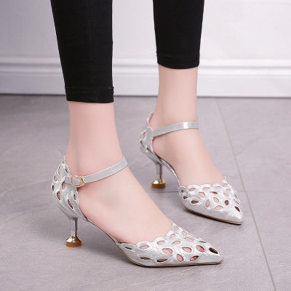 出门高跟鞋可别穿错了，细跟高跟鞋更显美，不累脚，让你找回自信