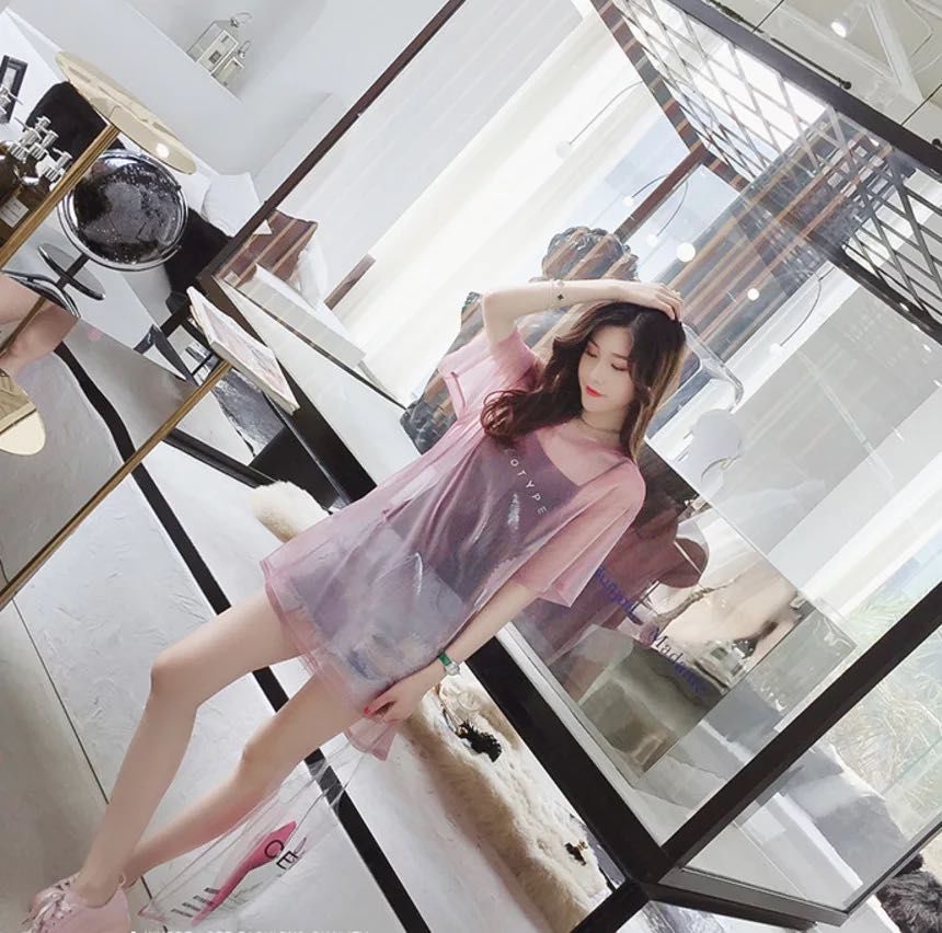 现在的姑娘们真敢穿!如此个性的“透视衫”直接外穿了!贼诱人