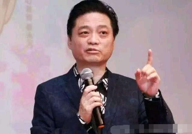 铲屎官没有放弃，暗讽敌人出事后就扎堆做慈善，不敢出来走二步