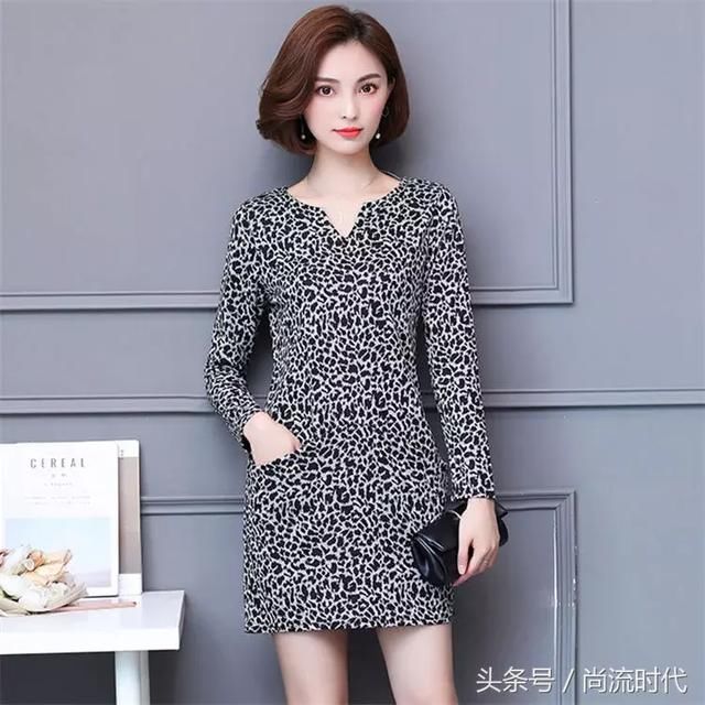 裙子扔了吧，烂大街！今秋妈妈换上小衫+打底裤，美的看不出