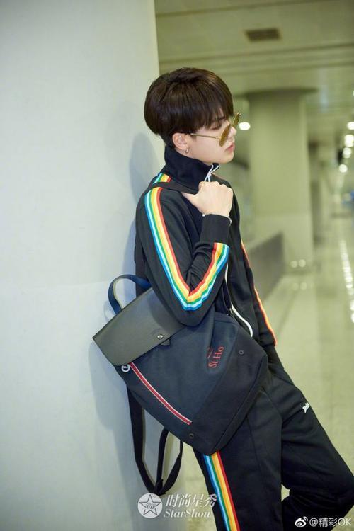 景甜、孟美岐、何穗看秀都能气场全开