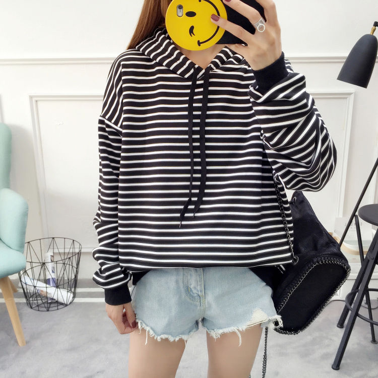 80后老婆把裙子全扔了，说今秋流行这样的小衫，时尚又减龄