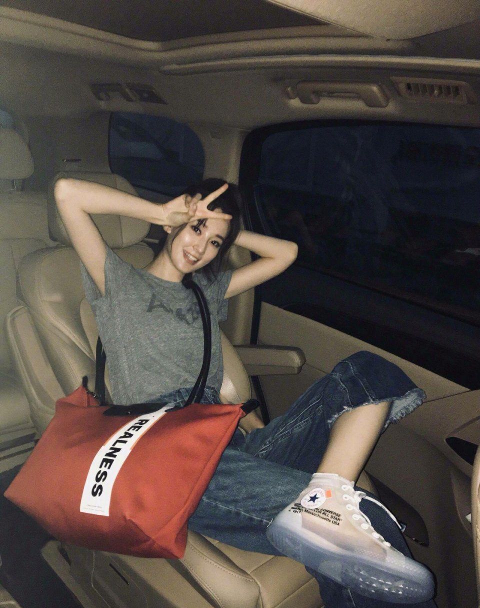 乔欣这是学奚梦瑶吗?也开始背这样的包,网友:气质你学不来的!