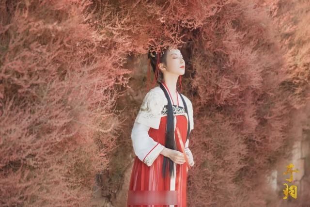  「桃之夭夭」汉服小仙女：桃之夭夭，灼灼其华