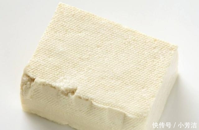  『发白发亮』买豆腐时，这2种再便宜也别买，豆腐摊老板：我自己都不吃