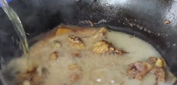 「脆爽」广式墨鱼炒鸡肉,鸡肉嫩滑不柴,墨鱼脆爽有嚼劲!