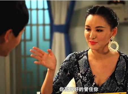 黄晓明出事了？莫小棋神一般的预言，网友：真服了！