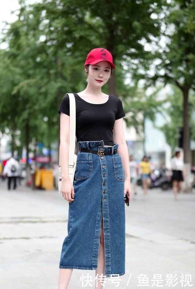 简约■素人街拍: 简约T恤穿的好, 也有回头率
