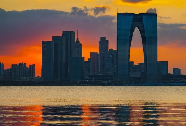 中国“最牛”地级市，有11个火车站，GDP过万亿，工业产值超上海