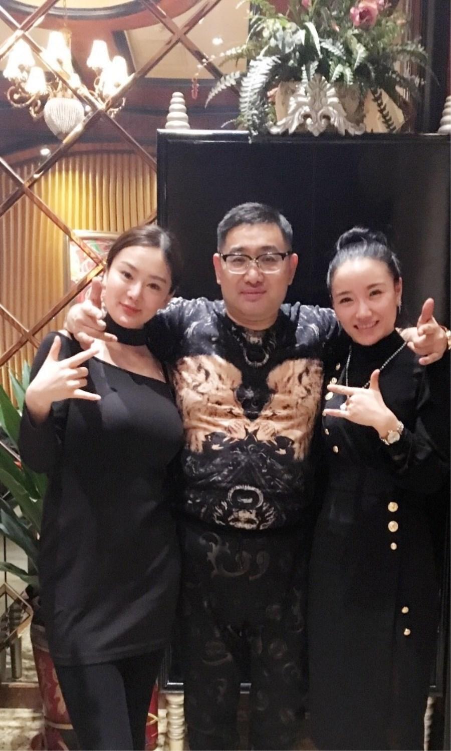 YY鹰团众神豪在京聚会并合影,脾气最爆的新晋