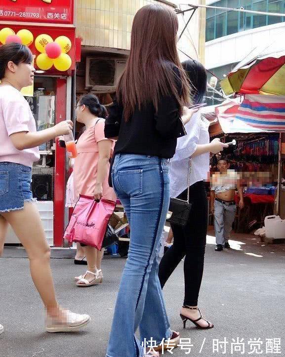 紧身牛仔裤的美，带给你玲珑曲线，美好身材