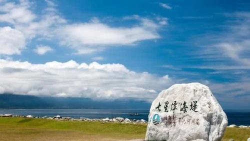 乘坐游船，游览松恩峡湾的美景，欣赏黑门山国家公园！