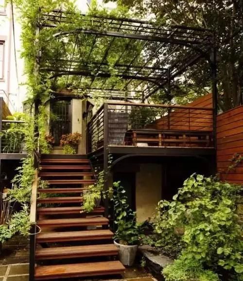  『庭院』庭院里的藤架这样设计，真是太有创意了，大概就是流连忘返的理由吧