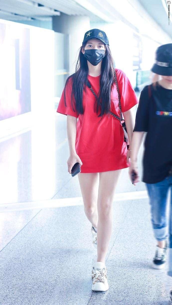 同是下衣消失，程潇性感，鞠婧祎可爱，杨超越腿长，而她让人尴尬