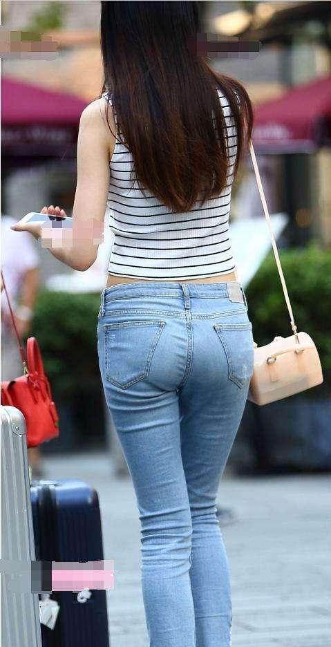 紧身裤展现动人身姿，名媛气息十足，性感迷人衬托魅力