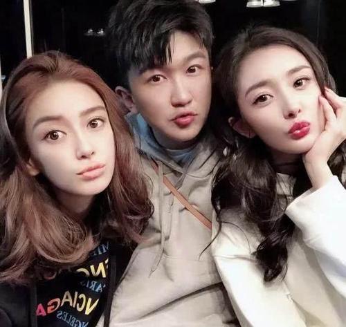 涂口红和不涂口红差距太大,热巴女神气质全无,赵丽颖被助理抢镜