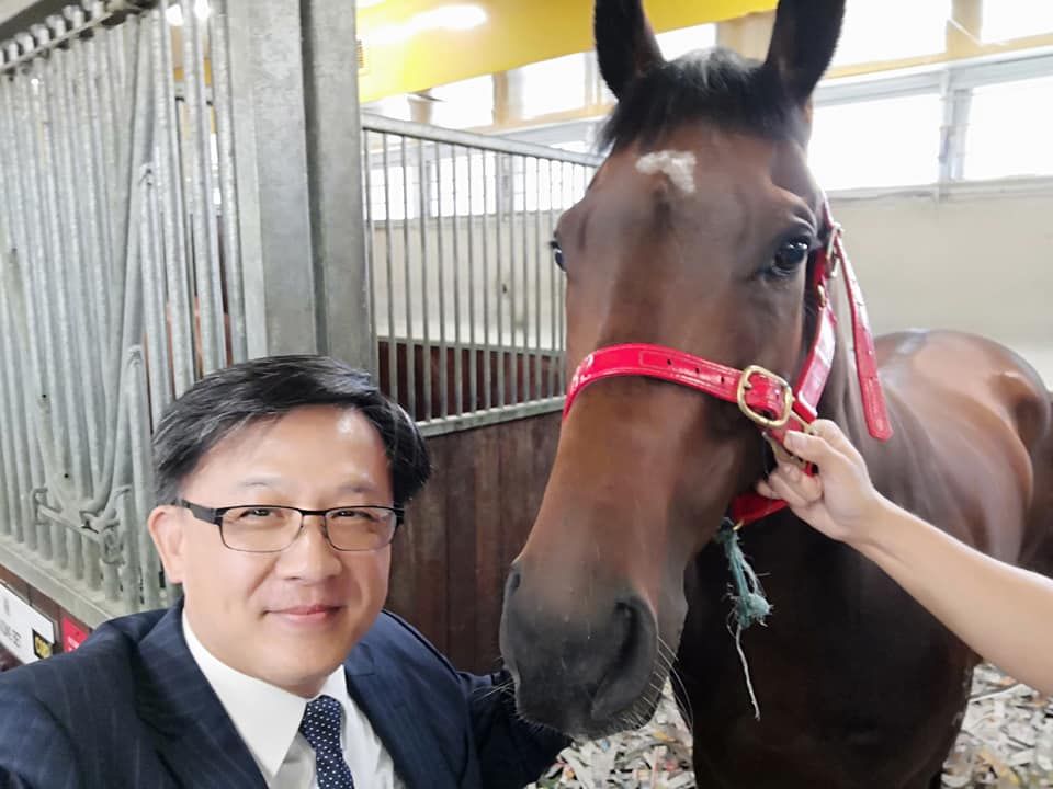 名下■何君尧：名下马匹暂停参赛，直至香港动乱平息