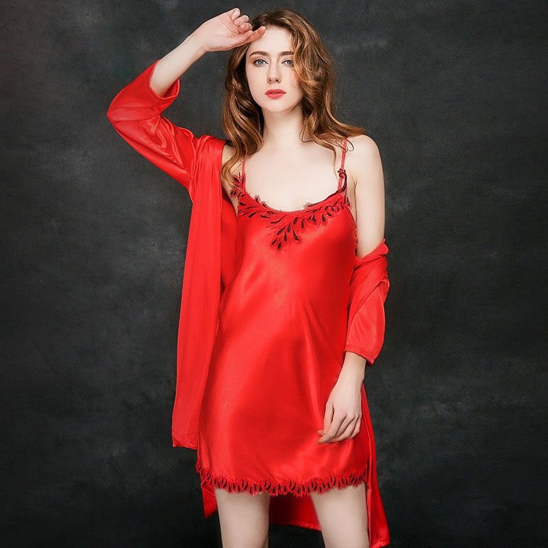 纯棉睡衣早应该扔了，瞧瞧现在流行的真丝睡衣，款款洋气又不贵