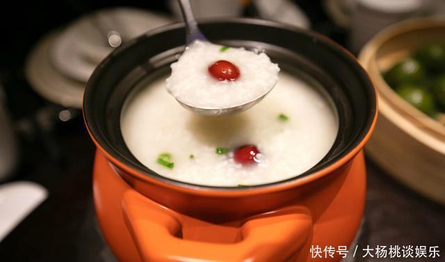 #徽菜#到黄山吃到最正宗的徽菜,臭鳜鱼被奉为徽菜蓝本,究竟有多好吃