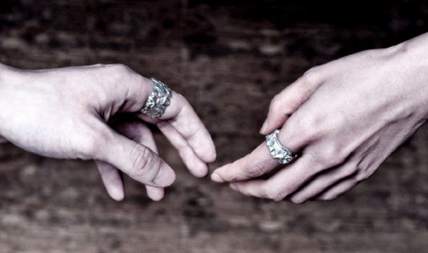 一张杜邦 Tyvek 纸做成的钱包，酷到没朋友!