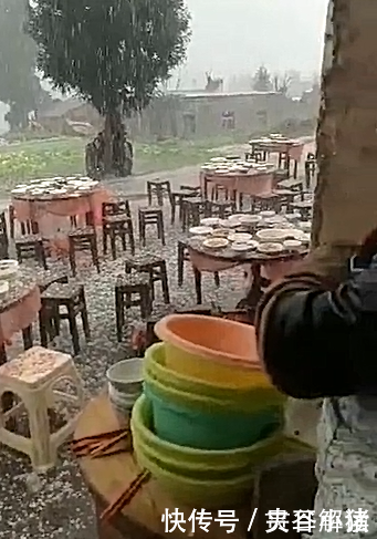 男子去农村参加婚礼,婚礼仪式刚刚完毕,宾客们却全部散开躲起来！