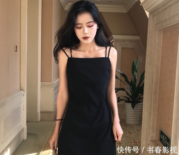  少女@吊带连衣裙怎么穿好看？夏季吊带连衣裙搭配看里