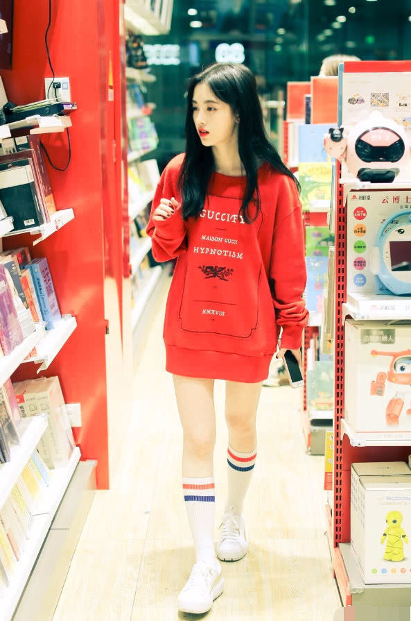 沈梦辰不服鞠婧祎，硬是全身都要模仿一遍，一对比全是伤害！