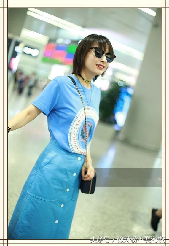 吴昕真会扮嫩!蓝T配蓝裙秒变高中生，网友:搞不懂潘玮柏咋想的