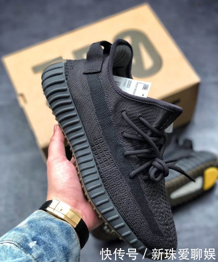 『开箱』Adidas Yeezy Boost 350 V2开箱测评