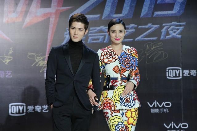 宋佳平时漂亮没有用，一上台闪的我直晕！