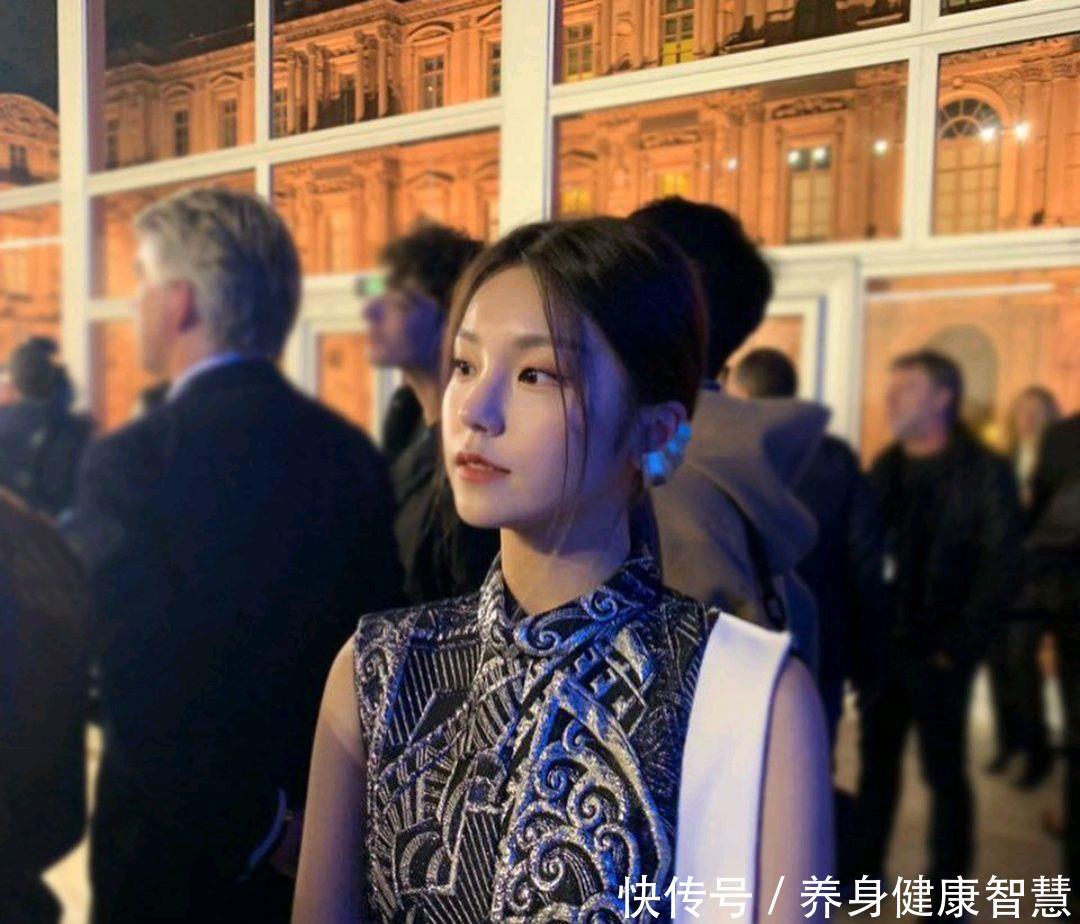 「皮裤」黄礼志出席大牌活动上不了台面死亡皮裤穿出高级感,还是太年轻