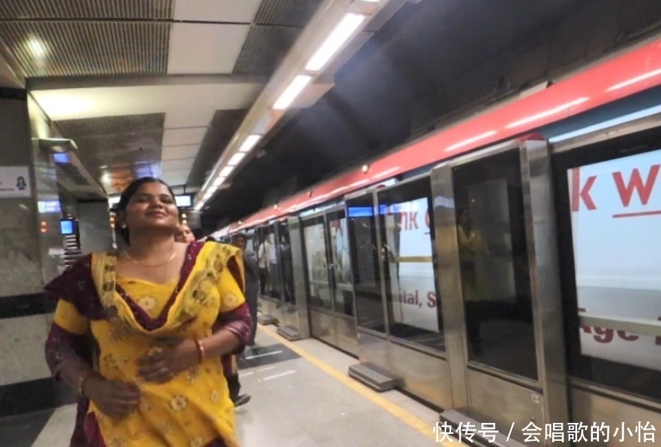  「小伙」中国小伙体验印度地铁,看看印度地铁女性车厢,和你想的
