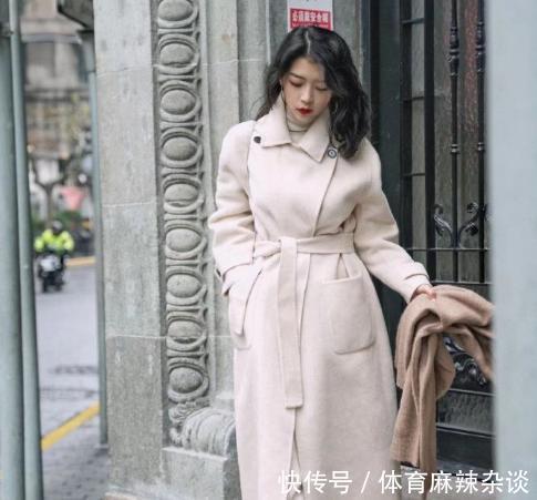  风衣@“见过世面的女人”从不在风衣里面穿裙子，看看三木你就知道了