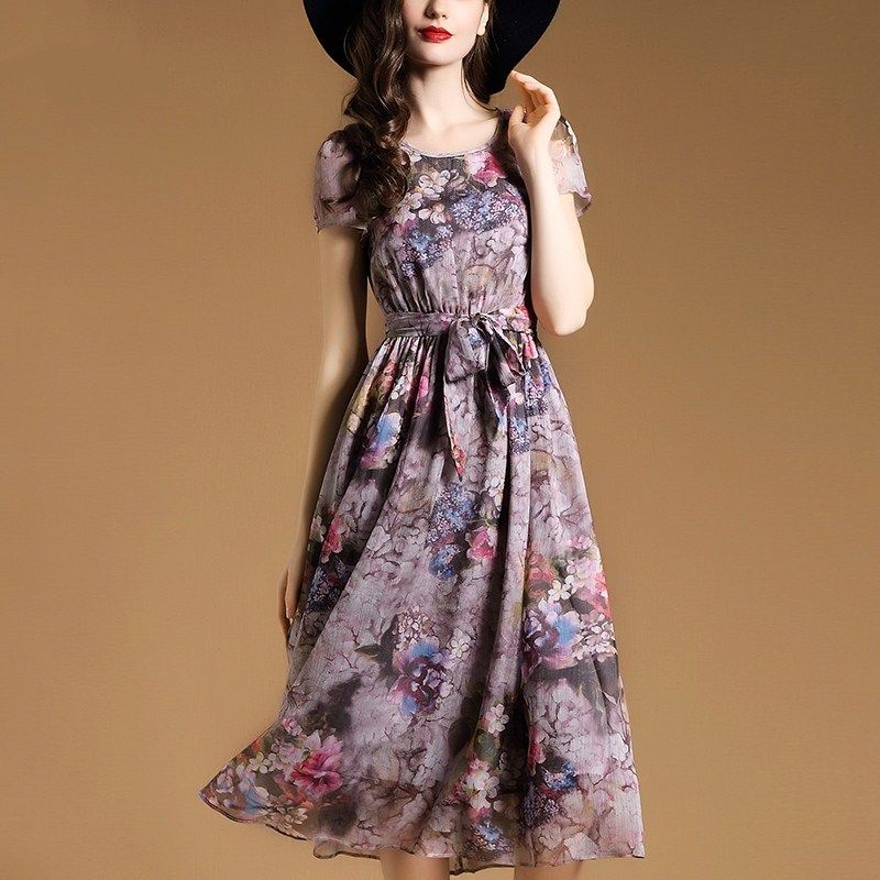 这么好看的连衣裙还是头一次见到，穿在身上闪闪发光