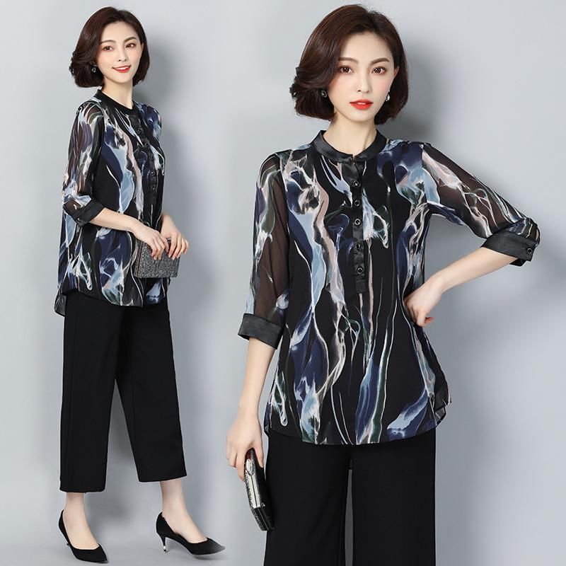 火爆夏季的波点裙，70后阿姨穿上身也毫无违和感，显得人更美