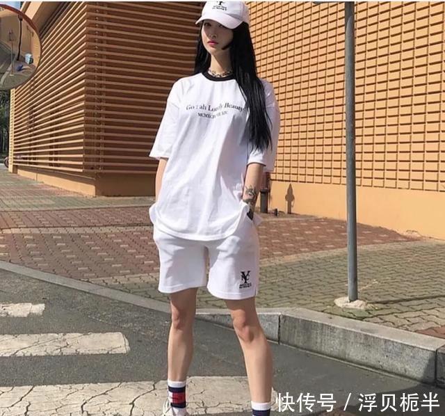 『气质』是时候穿T恤了,40套气质搭配,照着穿就很好看!